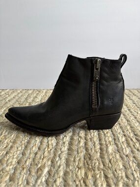 Frye Sacha Moto Shortie Black Leather Ankle Boot Womens size 7 Western Rodeo